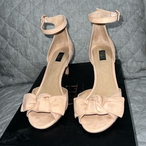 GILI nude heels with bow